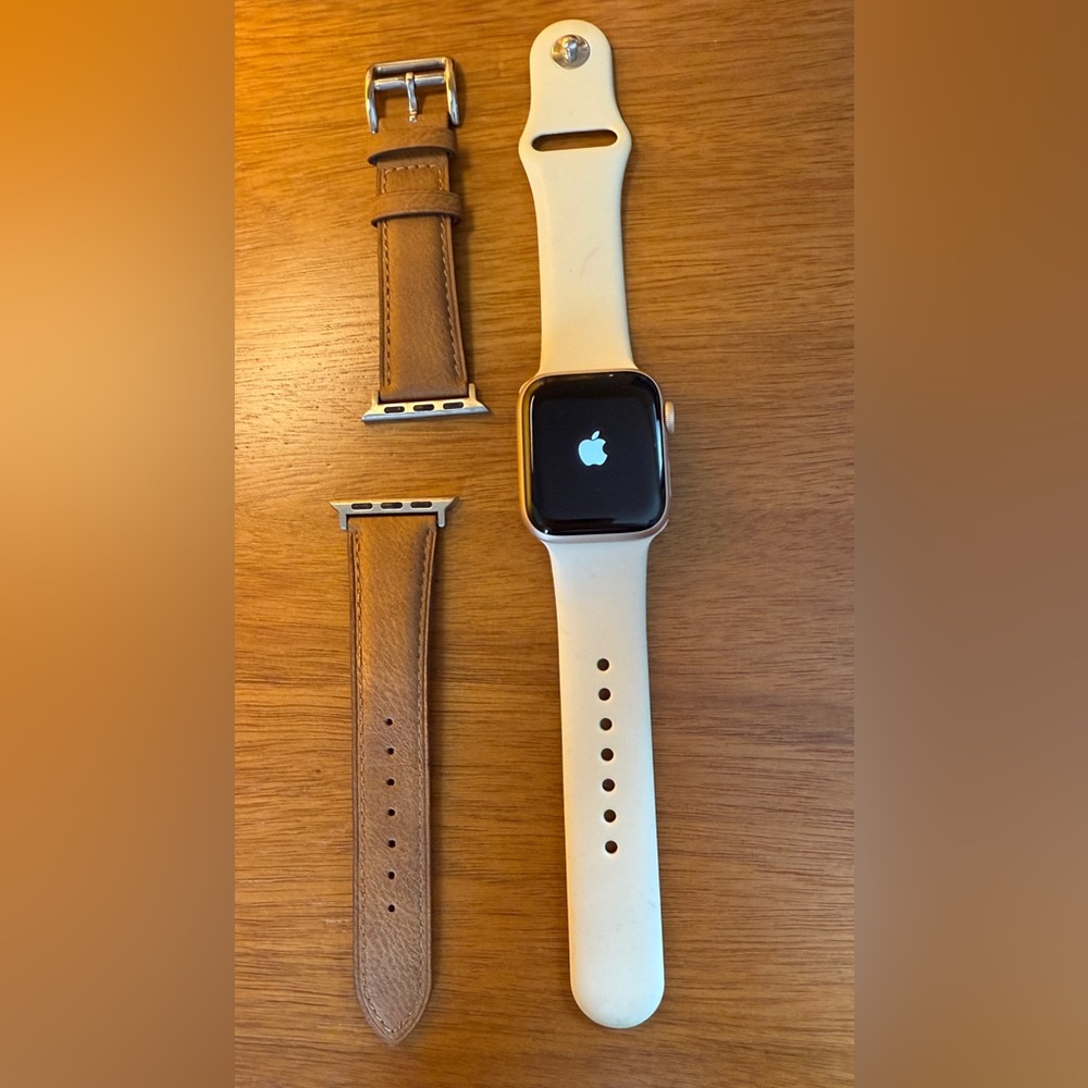 Apple Watch Series 4 40mm Gold with Cream Band and leather band
